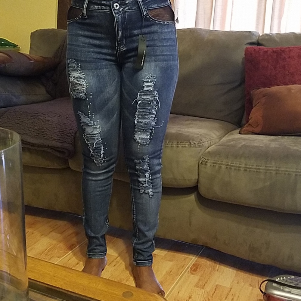 NEW size 5 distressed stretch jeans
